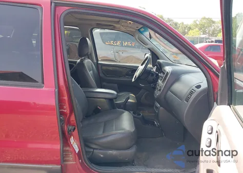 2004 Ford Escape Xlt from USA, damaged, VIN 1FMCU93194KB34635